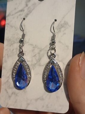 ♥️ G Elegant Silver and Blue Teardrop Earrings